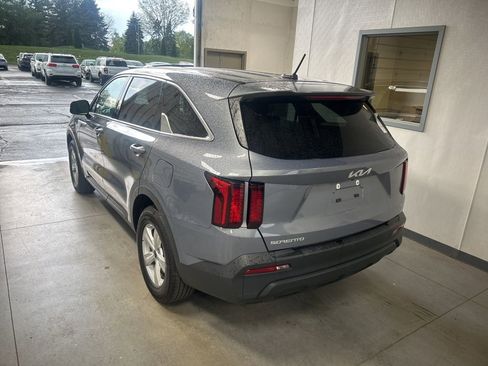 Used 2023 Kia Sorento LX FWD image 6