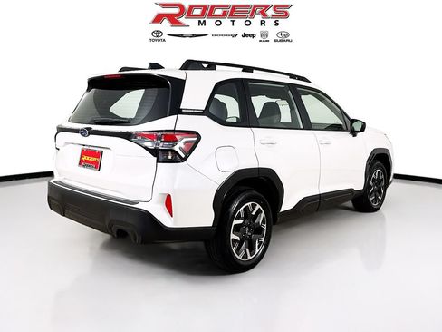 Certified 2025 Subaru Forester AWD/4WD image 8