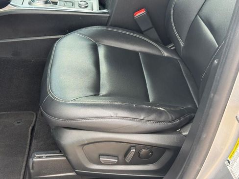 Used 2020 Ford Explorer XLT w/ Equipment Group 202A AWD/4WD image 19