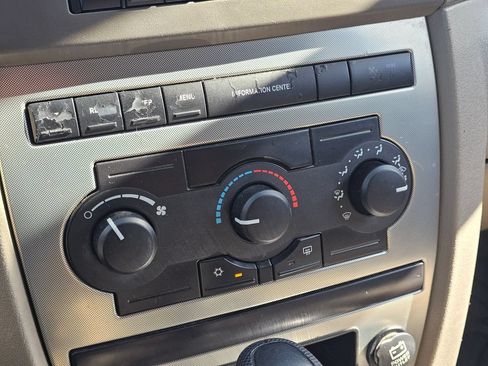 Used 2005 Jeep Grand Cherokee Laredo RWD image 23