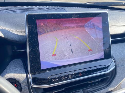 Used 2024 Jeep Compass Latitude image 20