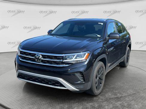 Used 2023 Volkswagen Atlas Cross Sport SE w/ Black Wheel Package FWD image 3