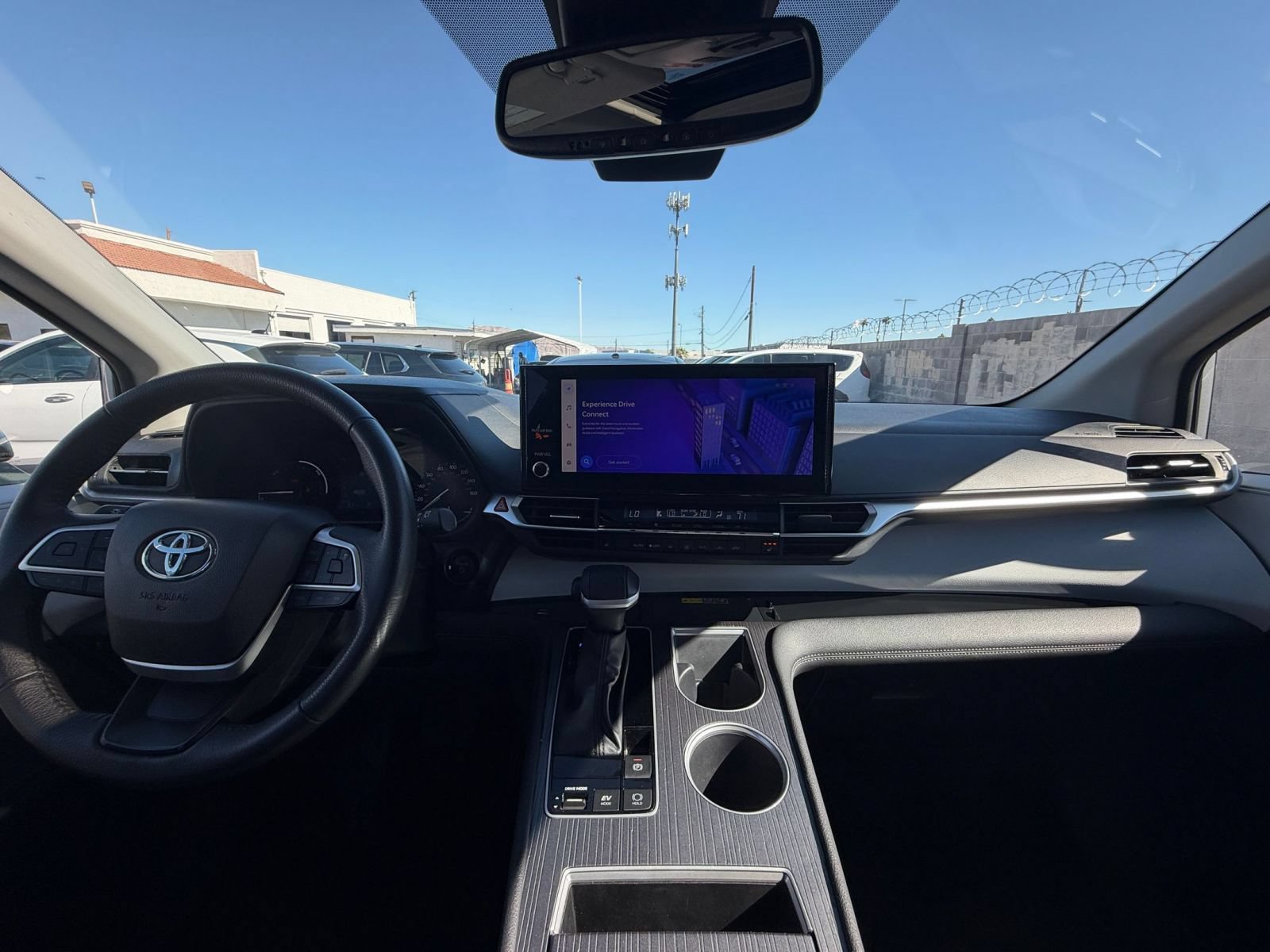 Used 2025 Toyota Sienna XLE FWD image 35