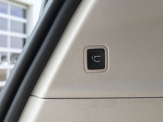 Used 2024 Chrysler Pacifica Touring-L FWD image 39