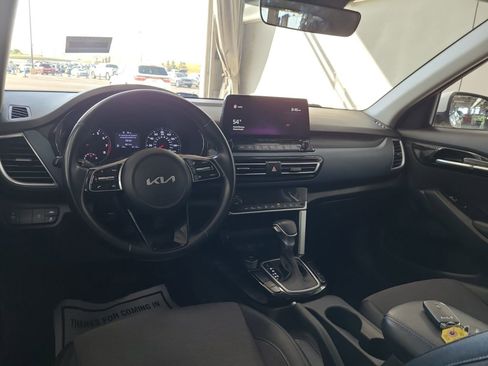 Used 2022 Kia Seltos S FWD image 5
