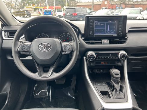Used 2022 Toyota RAV4 XLE AWD/4WD image 19