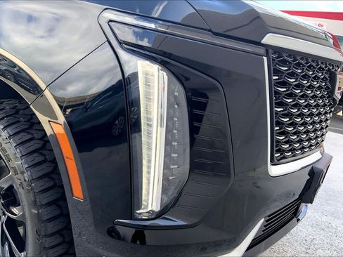 Used 2025 Cadillac Escalade Premium Luxury AWD/4WD image 31