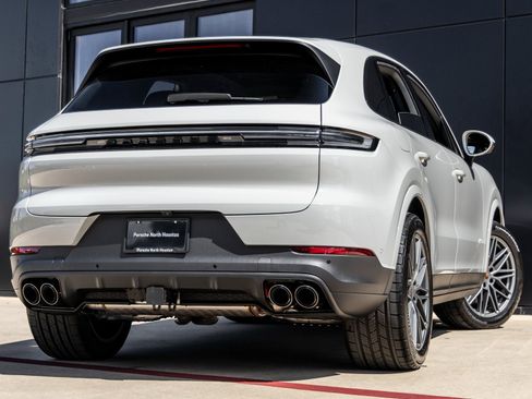 Certified 2025 Porsche Cayenne image 11