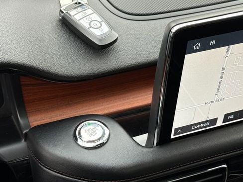 Used 2020 Lincoln Aviator Reserve w/ Equipment Group 202A image 18