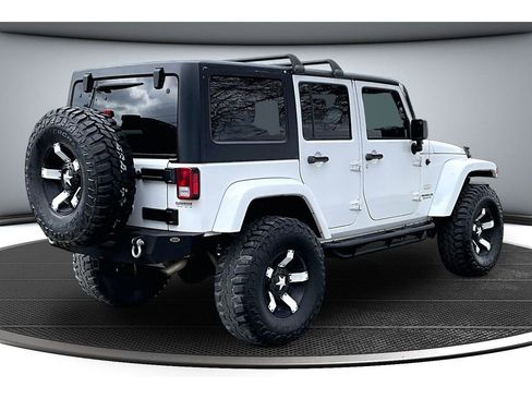 Used 2015 Jeep Wrangler Unlimited Sahara image 14
