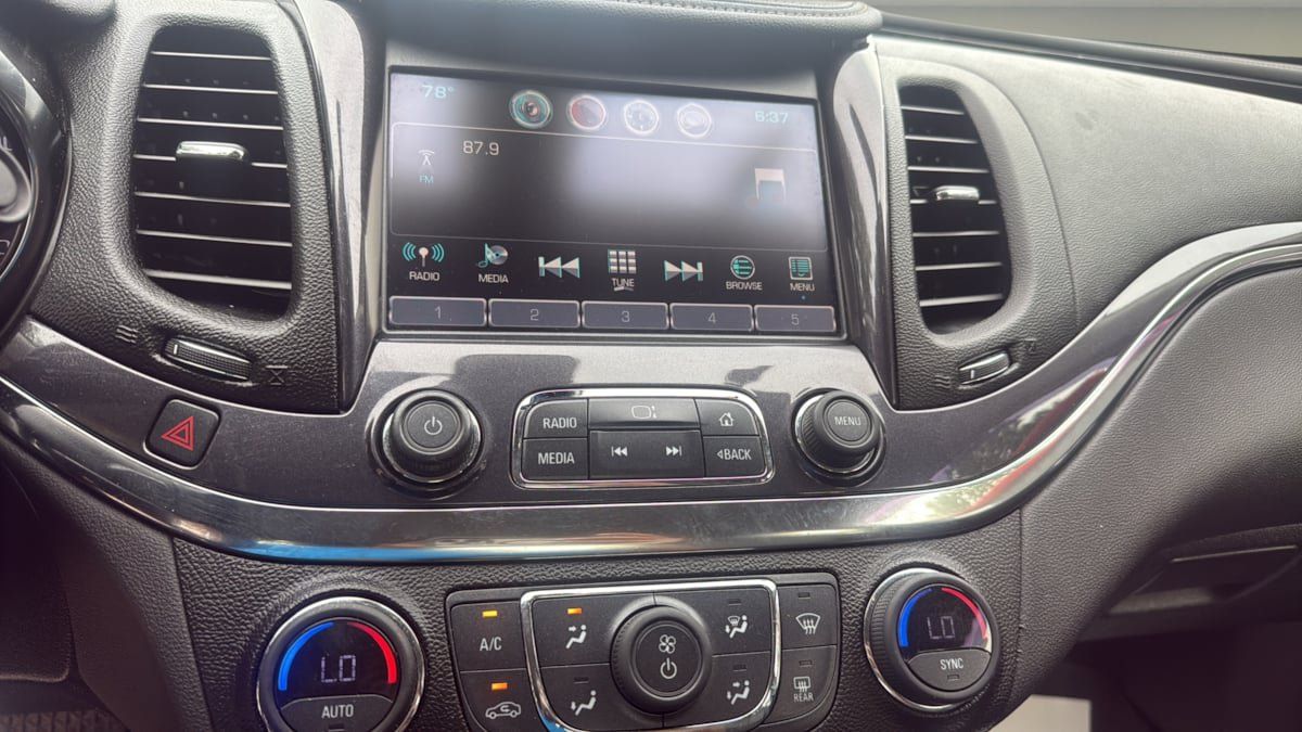 Used 2016 Chevrolet Impala LT FWD image 11