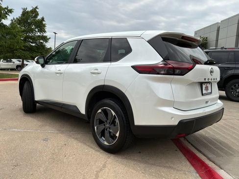Used 2025 Nissan Rogue SV FWD image 8