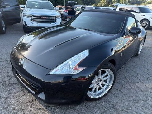 Used 2010 Nissan 370Z Touring RWD image 2
