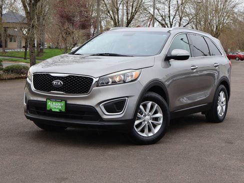 Used 2016 Kia Sorento LX w/ LX Convenience Package image 1