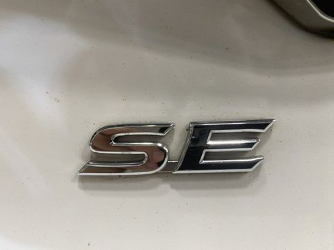 Used 2017 Toyota Camry SE w/ Moonroof Package FWD image 18