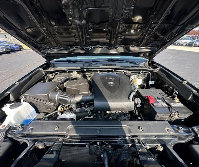 Used 2022 Toyota Tacoma SR AWD/4WD image 12