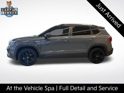 Used 2023 Volkswagen Taos SE w/ Panoramic Sunroof Package image 7