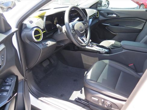 Used 2025 Chevrolet Trax ACTIV w/ Driver Confidence Package FWD image 10