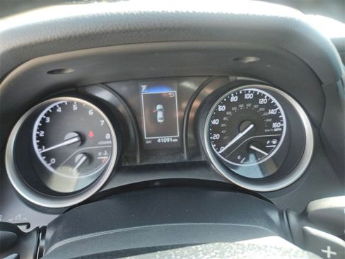 Used 2024 Toyota Camry SE image 19