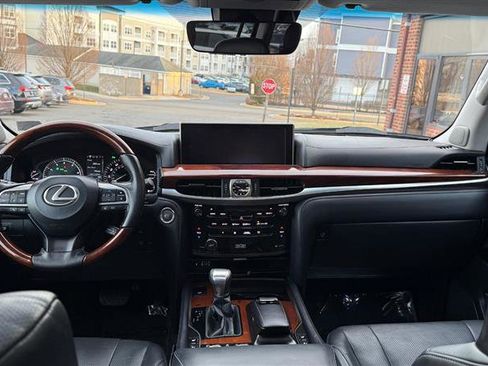 Used 2017 Lexus LX 570 4WD image 27