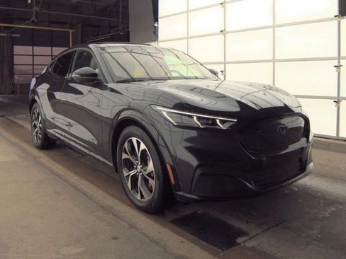 Used 2021 Ford Mustang Mach-E Premium image 4