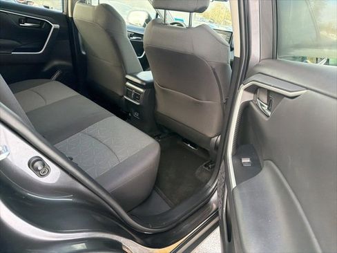 Used 2022 Toyota RAV4 XLE image 12