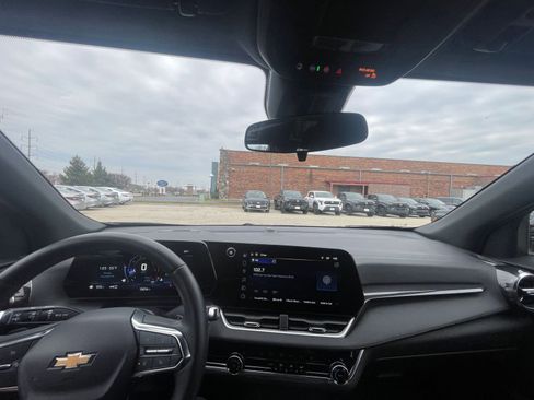 Used 2025 Chevrolet Equinox LT image 33