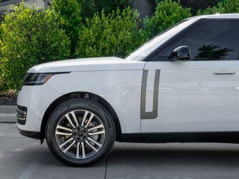 New 2026 Land Rover Range Rover Long Wheelbase SE AWD/4WD image 16
