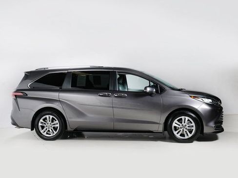 Used 2023 Toyota Sienna Limited AWD/4WD image 29