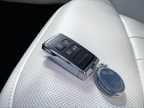 Used 2024 Land Rover Range Rover SE image 13