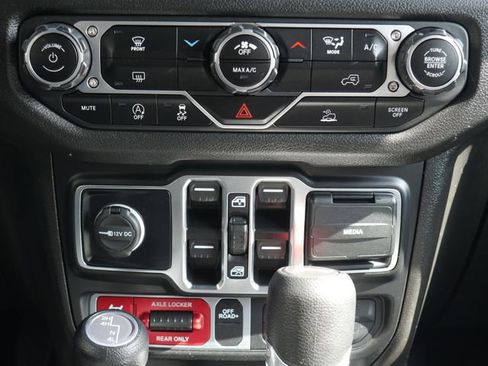 Used 2024 Jeep Wrangler Unlimited Sport AWD/4WD image 20