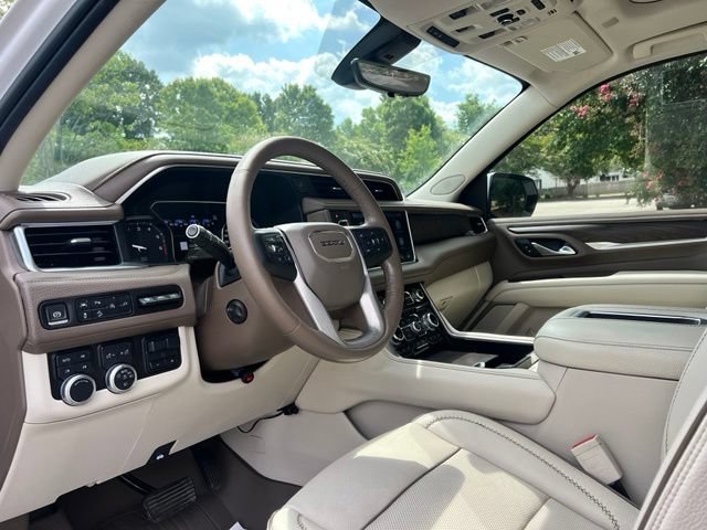 Used 2021 GMC Yukon Denali w/ Denali Premium Package AWD/4WD image 15