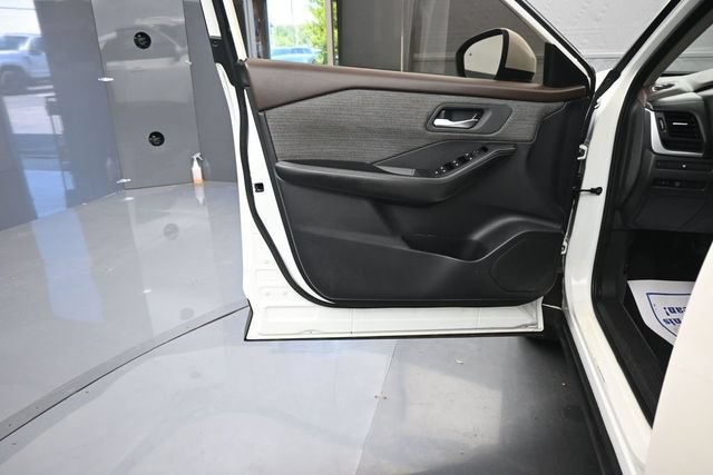 Used 2023 Nissan Rogue SV FWD image 10