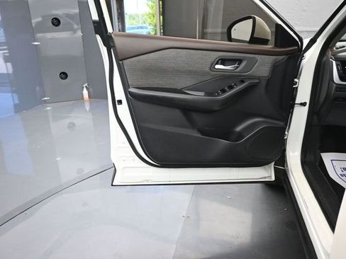 Used 2023 Nissan Rogue SV FWD image 10