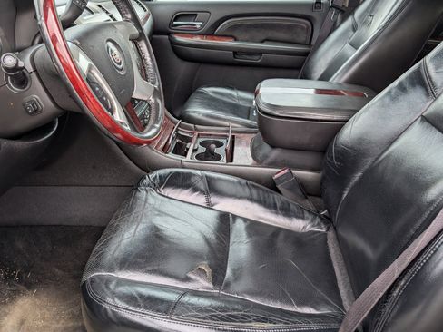 Used 2009 Cadillac Escalade AWD image 6