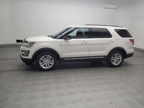 Used 2017 Ford Explorer XLT FWD image 2