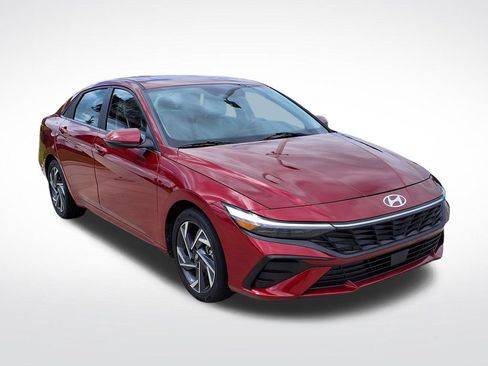Used 2024 Hyundai Elantra Limited FWD image 3