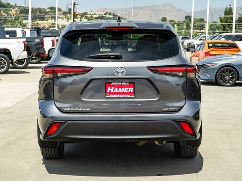 Certified 2025 Toyota Highlander LE AWD/4WD image 3