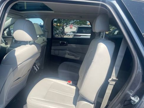 Used 2023 Kia Sorento EX w/ Panoramic Sunroof Package FWD image 7