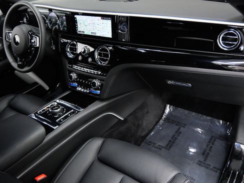 Used 2024 Rolls-Royce Ghost Extended Wheelbase image 14