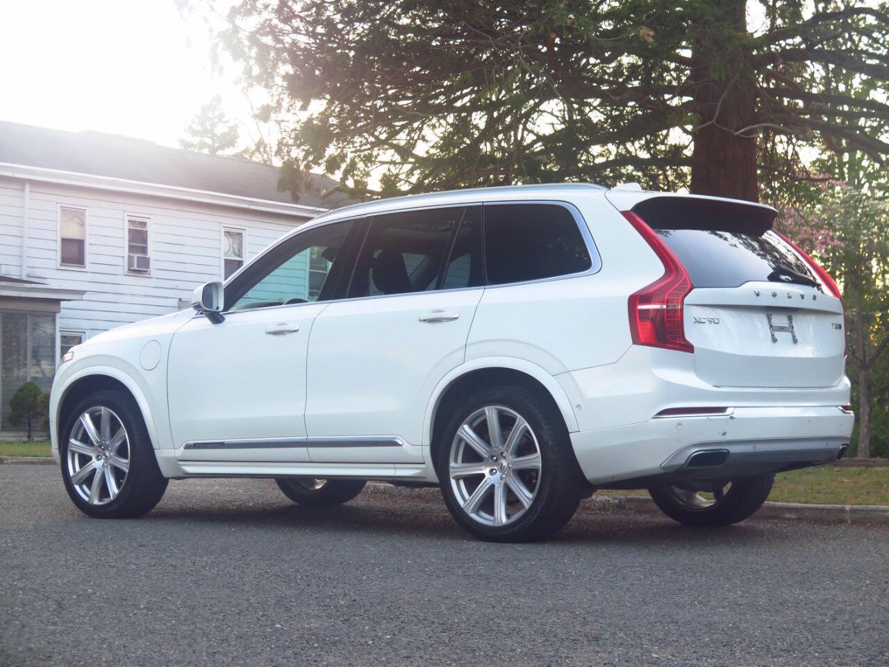 Used 2017 Volvo XC90 T8 Inscription w/ Luxury Package AWD/4WD image 3