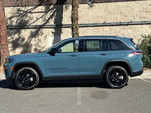 New 2026 Jeep Grand Cherokee Limited w/ Limited Altitude Package AWD/4WD image 6