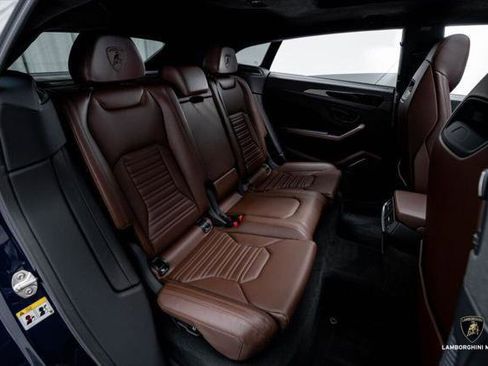 Used 2025 Lamborghini Urus SE AWD/4WD image 49
