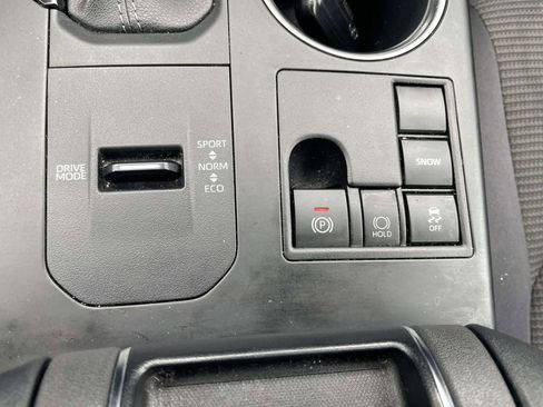 Used 2023 Toyota Highlander LE image 41