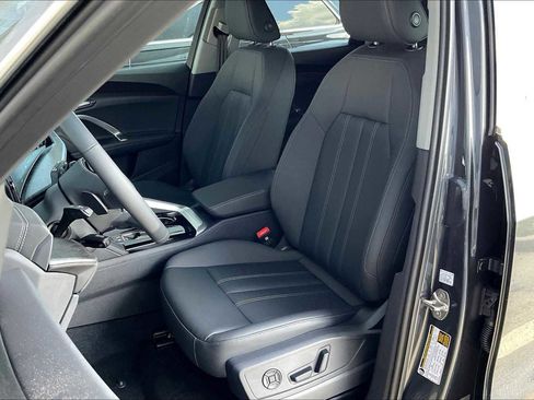 Certified 2025 Audi Q5 Premium w/ Convenience Package image 9