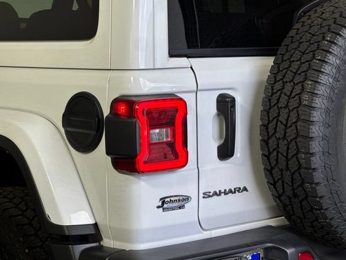 Certified 2025 Jeep Wrangler Unlimited Sahara AWD/4WD image 13