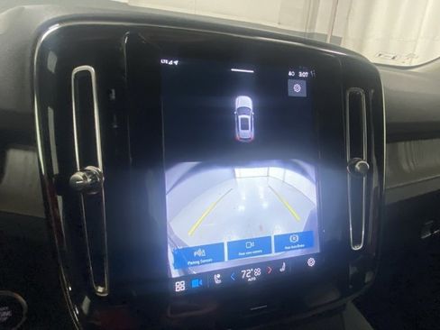 Certified 2025 Volvo XC40 B5 Core image 26