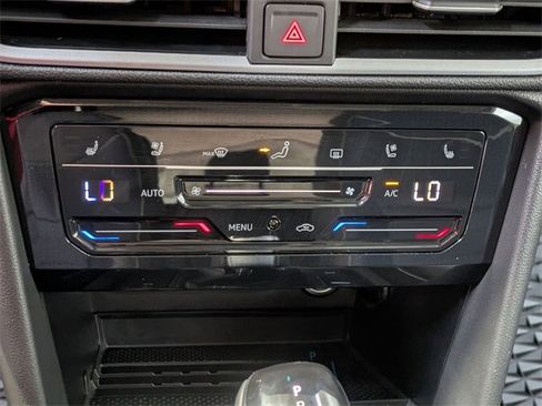 New 2025 Volkswagen Taos SEL image 15