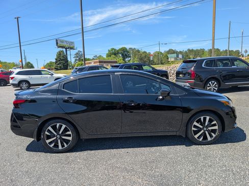 Used 2022 Nissan Versa SR w/ Convenience Package image 4