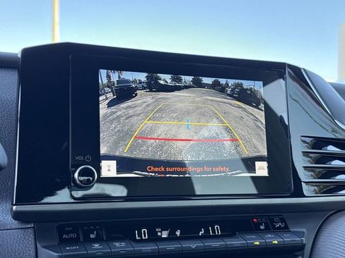 Used 2025 Toyota Camry SE w/ Convenience Package image 28